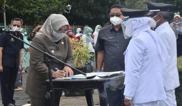Bupati Bogor lantik 88 kepala desa di Lapangan Tegar Beriman