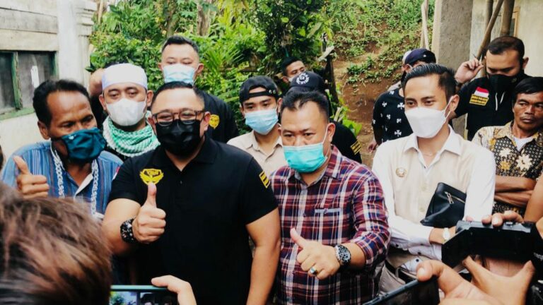 Ketua DPRD Kab Sukabumi dan Sembilan Bintang Datangi Rumah Sang Pencipta Lagu Syam Permana