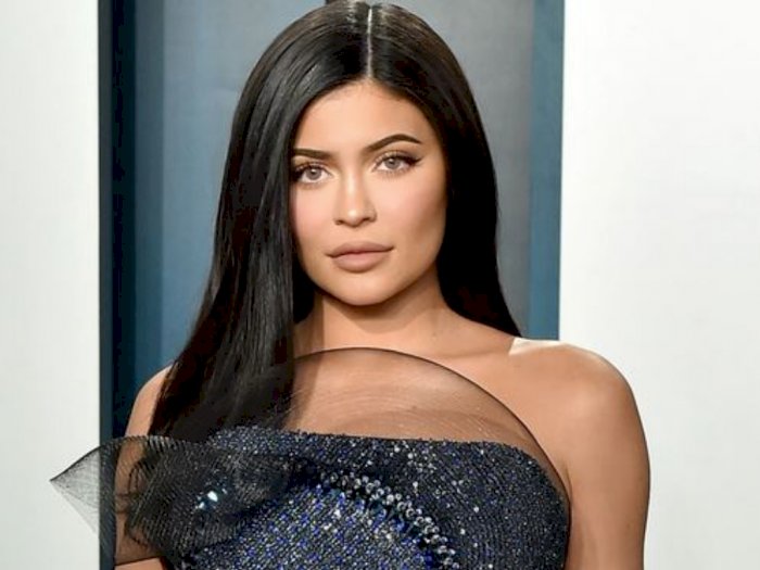 Hormati Teman, Kylie Jenner Sumbangkan 500 Ribu Dollar Untuk Bantu Pasien Kanker!