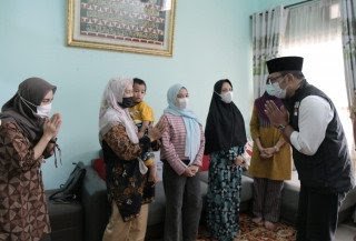 Ridwan Kamil Kunjungi Rumah Awak KRI Nanggala 402 di Bogor