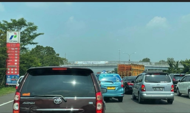 Kepadatan Kendaraan Berdampak Pada Kemacetan Total ke Arah Sentul City