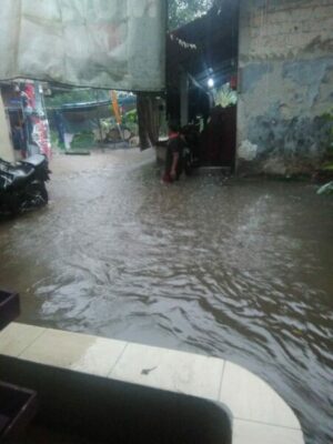 
 Hujan deras berakibat banjir di beberapa wilayah di Kota Bogor.(Istimewa/Bogordaily.net)