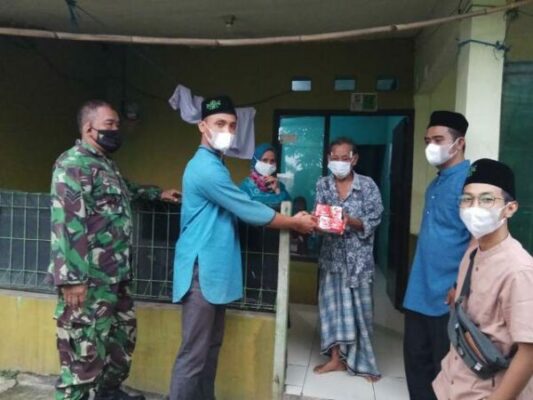 Karang Taruna Damai Mekar Santuni Anak Yatim