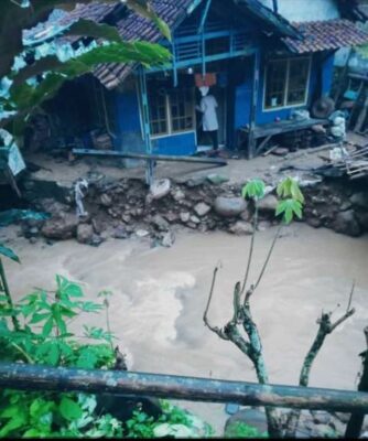 Diguyur Hujan Deras, Desa Cigudeg Terendam Banjir
