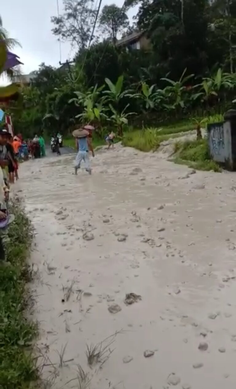 Diguyur Hujan Deras, Wilayah Nanggung Terkena Longsor