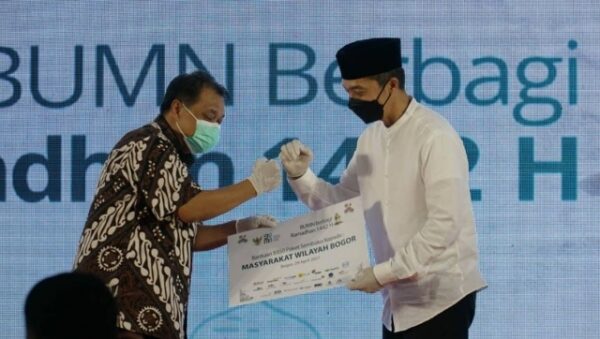 Kementerian BUMN Salurkan 10.350 Paket Sembako di Kota Bogor