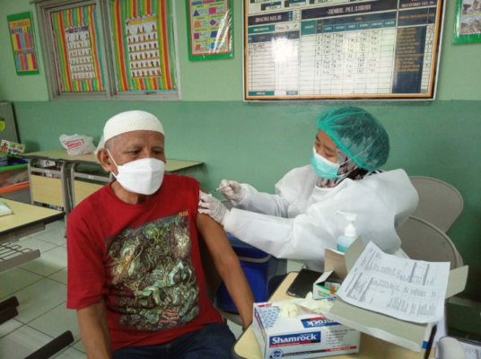 Yayasan Muslim Sinar Mas Land Fasilitasi Vaksin Dosis Kedua untuk Lansia, Layanan Publik dan Pegiat Masjid