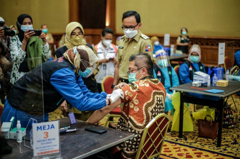 Vaksinasi Massal di Kota Bogor Dihentikan Sementara