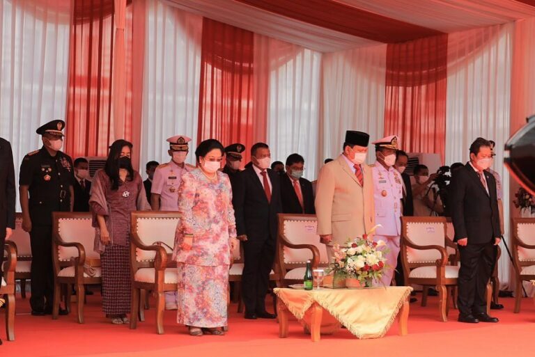 Menhan Mendampingi Presiden RI Kelima Resmikan Monumen Soekarno