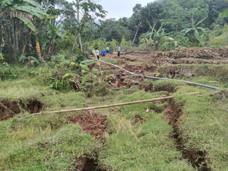 Heboh, Pergerakan Tanah Terjadi di Desa Wangun Jaya