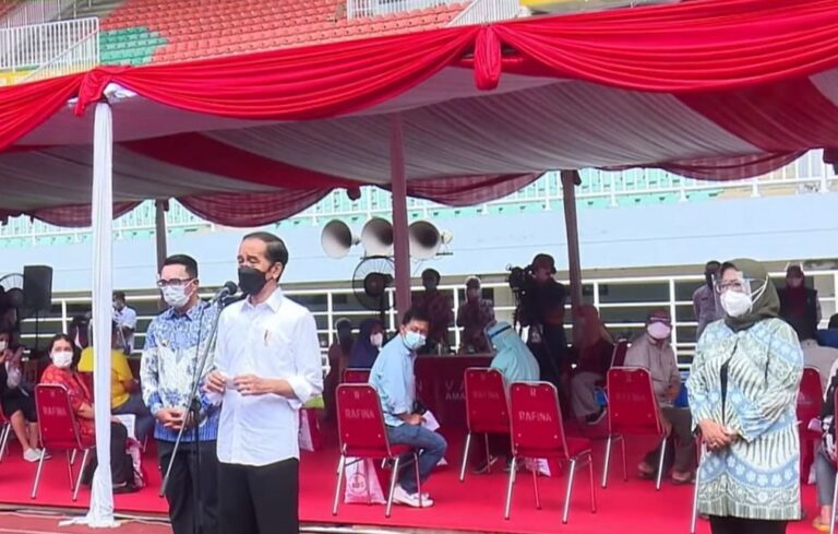 Ini Harapan Presiden Jokowi untuk Vaksinasi Massal Stadion Pakansari