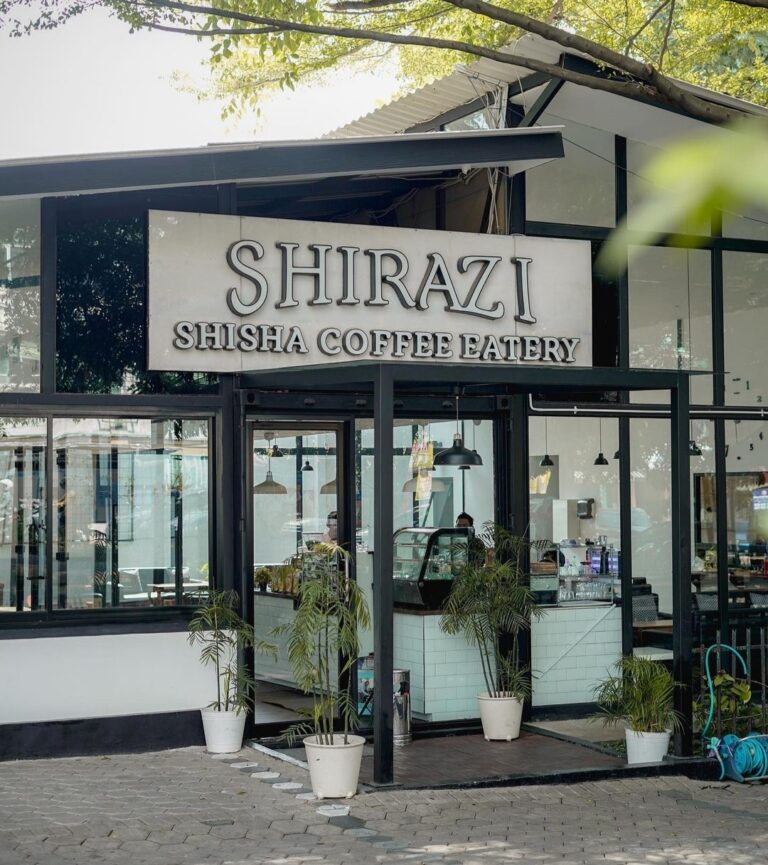 Habiskan Waktu Akhir Pekanmu, Ngopi Asik di Shirazi Cafe