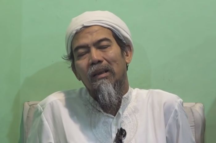 Heboh Anak Mbah Maimoen Sebut Indonesia Mau Dibantai China Lewat Vaksin!
