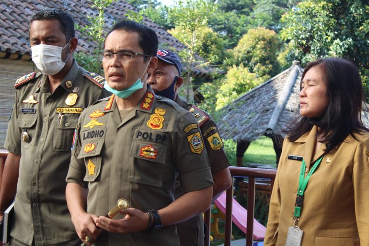 Membangkang, Satpol PP Kabupaten Bogor Tutup Paksa Dua Perusahaan