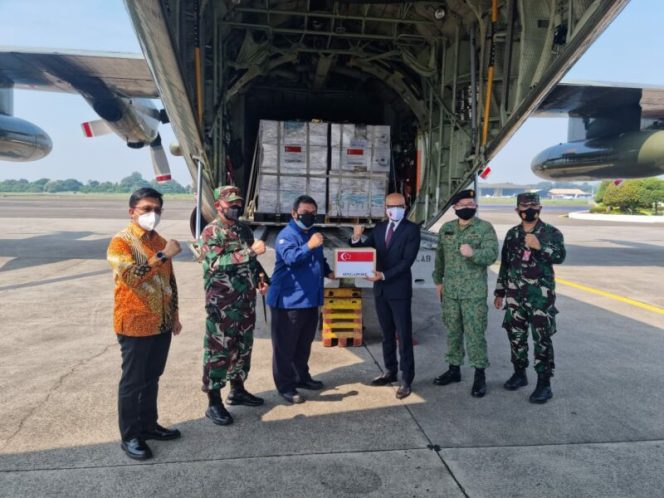 
 Bantuan ventilator dan oksigen dari Singapura tiba di Indonesia. (Istimewa/Bogordaily.net).
