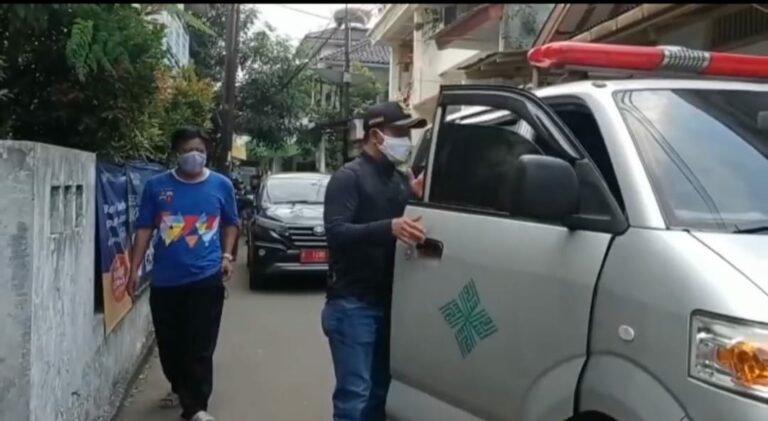 Tanggap, Camat Wahid Evakuasi Warga Bawa Ambulance Sendiri