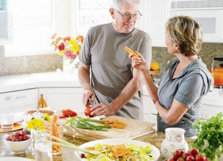 Simak Yuk, Tips untuk Sampaikan Cara Hidup Sehat Kepada Orang Tua