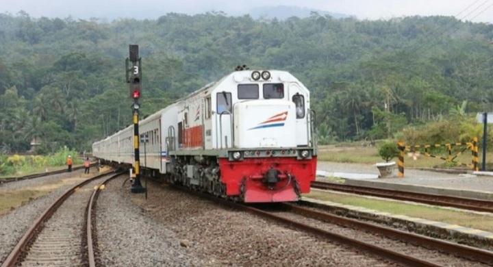 Wajib! Penumpang Kereta Jarak Jauh Pulau Sumatera Harus Tunjukan Kartu Vaksin
