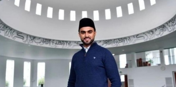 Sabah Ahmedi, Imam Temuda di Inggris yang Dakwah Lewat Medsos