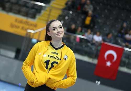 Masya Allah! Cantiknya Atlet Voli Asal Turki Zehra Gunes
