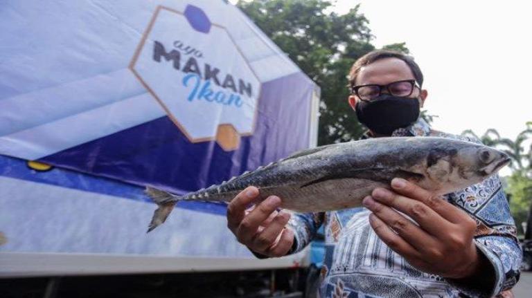 Perkuat Imun, Warga yang Isoman dapat Bantuan Ikan dari KKP