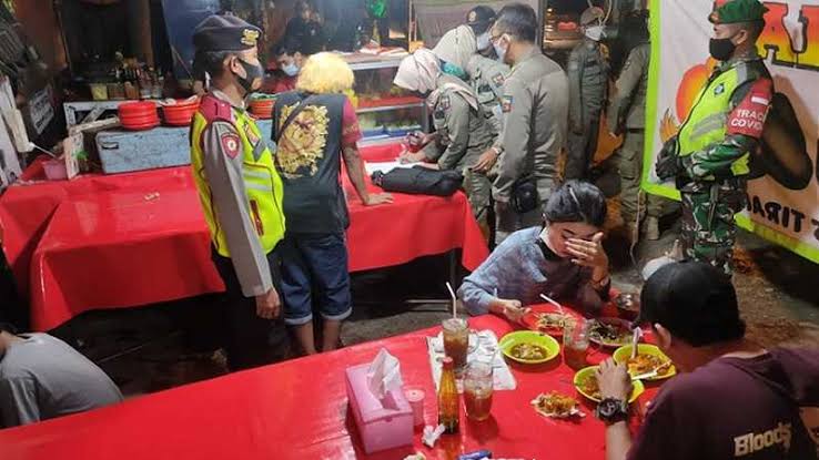 Siap-siap, Makan 20 Menit di Warteg dan Resto akan Dipantau TNI Polri