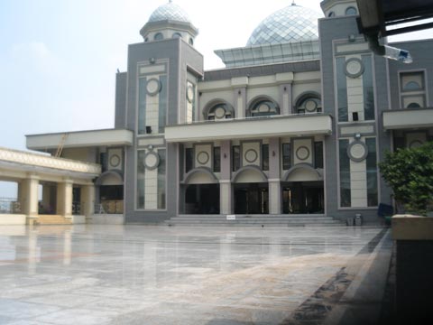 Tidak Ada Solat Jumat, Masjid Raya Bogor Digembok!