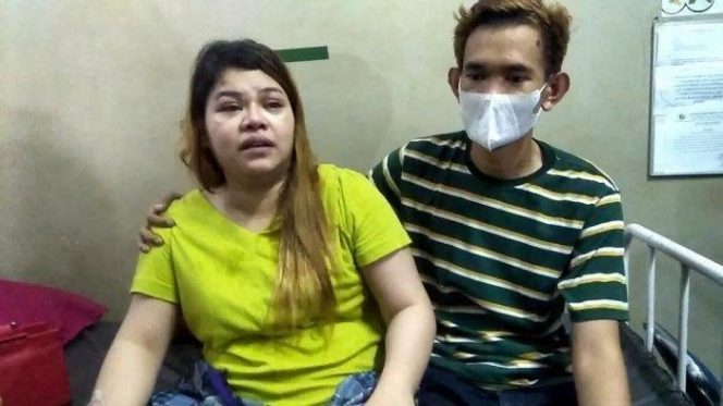 
 Riana (baju kuning) korban diduga penganiayaan oleh oknum Satpol PP Gowa saat operasi PPKM. (istimewa/Bogordaily.net)
