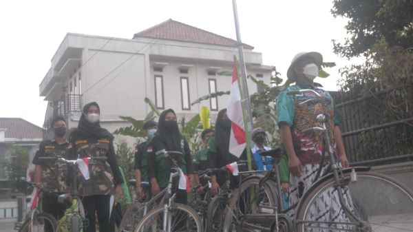 Bersepeda Ontel Keliling Kota, Gus M Gaungkan Pariotisme dan Nasionalisme
