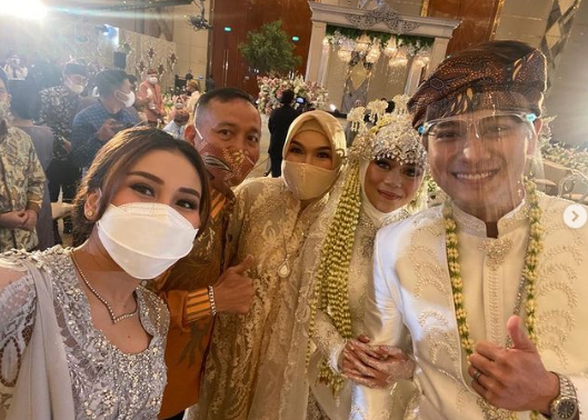 Perhiasan Ayah Rozak Jadi Sorotan di Pernikahan Leslar, ATT: Biarin Biar Dibikin Sombong Sekalian!