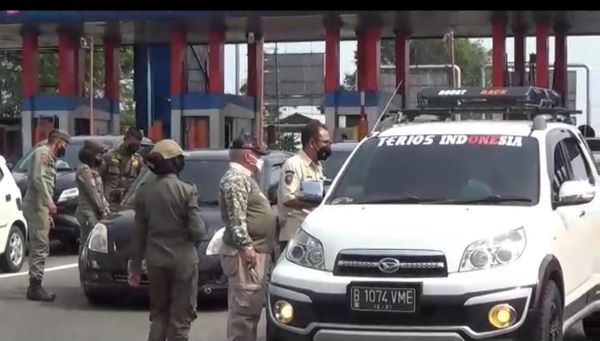 Minta Sertivikat Vaksinasi, Petugas Exit Tol Ciawi Disemprot Pengendara