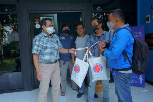 Indosement Bagikan Susu dan Vitamin untuk Pewarta