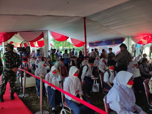 Kolaborasi Kebangsaan, 1.000 Pelajar Jalani Vaksinasi di Kebun Raya Bogor