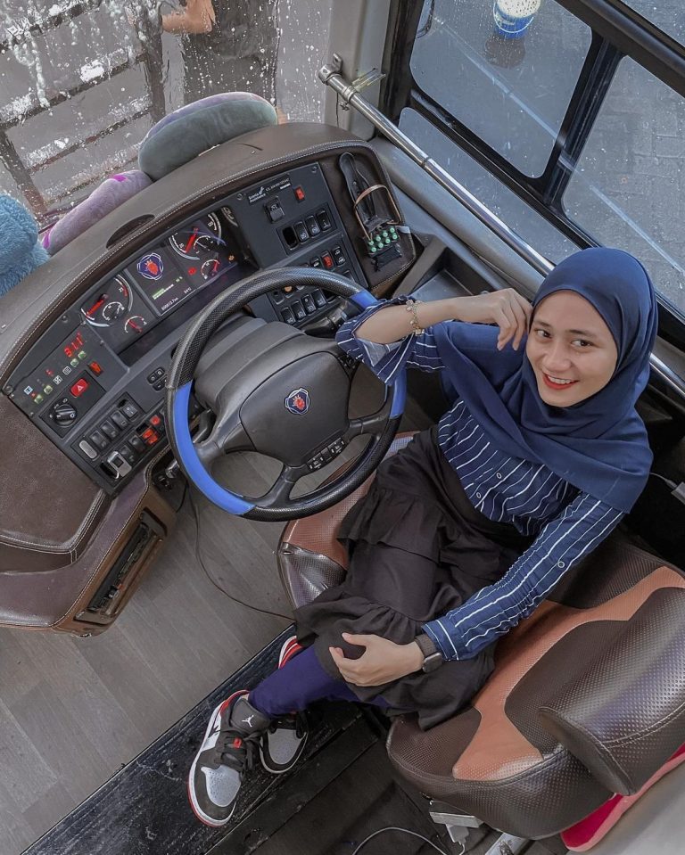 Punya Perusahaan Otobus, Widia Antarista Dipuji Netizen