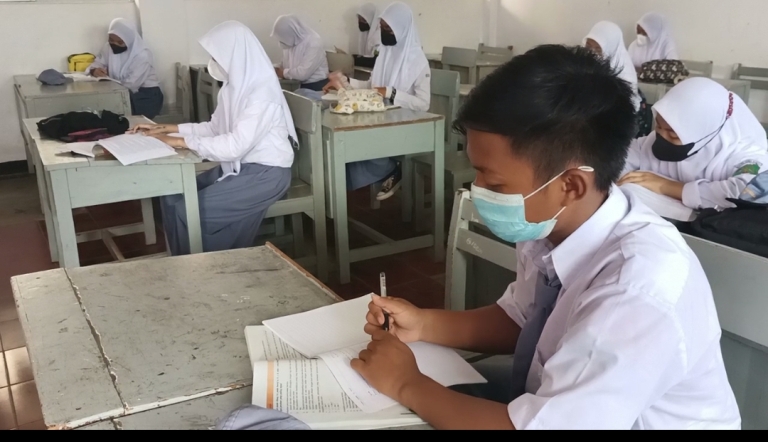 Pelajar Jawa Barat Gigit Jari, Libur Semester Akhir Tahun Ditiadakan!