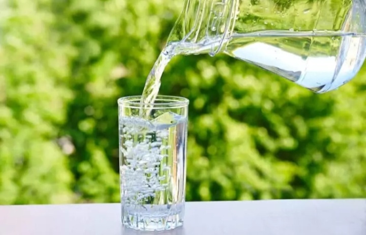 Ini Manfaat yang Didapat, Rutin Minum Air Putih Setiap Pagi