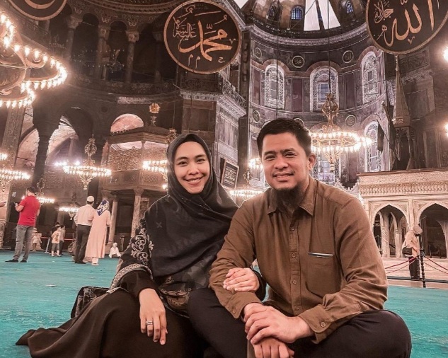 Hoaks! Oki Setiana Dewi Dikabarkan Kritis, Sang Suami Beri Klarifikasi