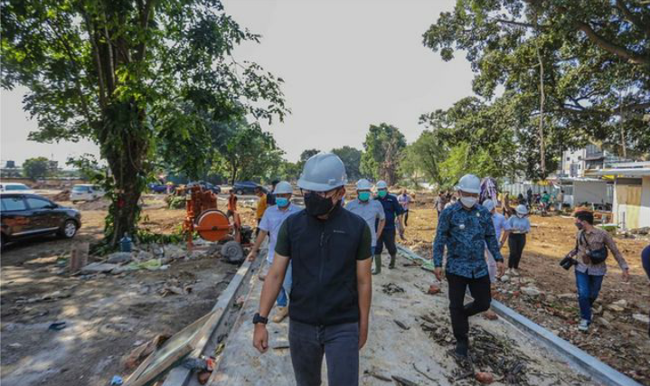 Bima Arya Tinjau Pembangunan Alun-alun Kota Bogor