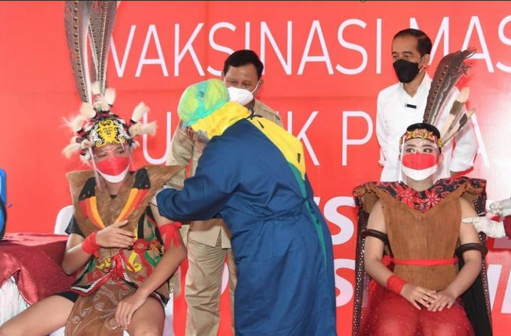 Presiden Jokowi Tinjau Vaksinasi Pelajar di Kota Samarinda