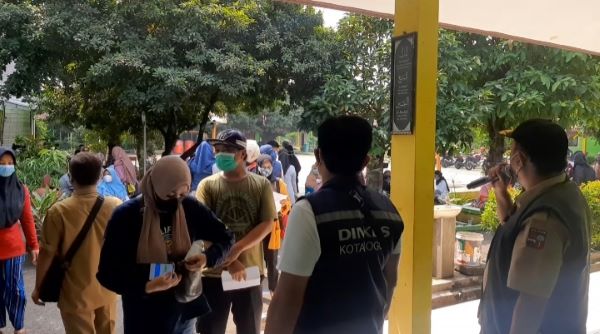 Vaksinasi di Kecamatan Tanahsareal Selalu Membludak