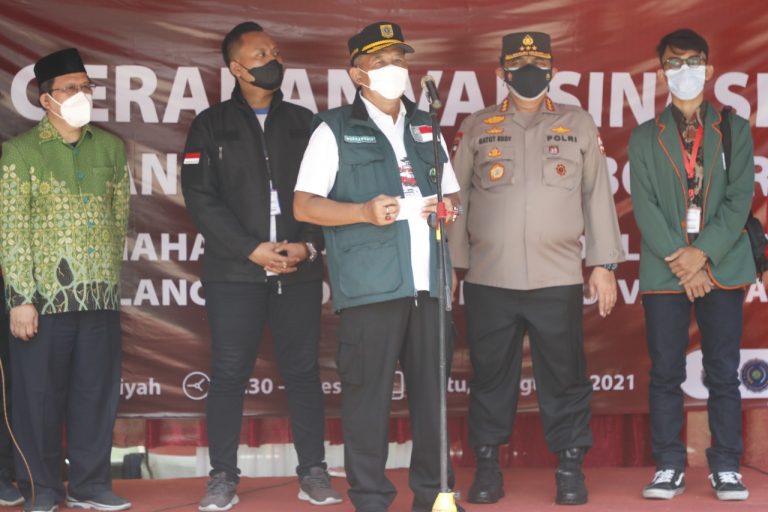 Sekda Burhanudin dan Wakapolri Tinjau Pelaksanaan Vaksinasi di Kampus Muhammadiyah Leuwiliang