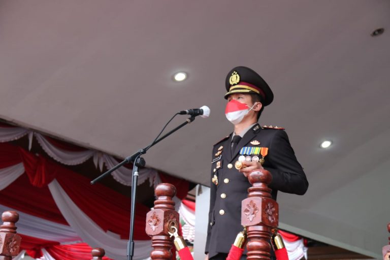 Kapolres Bogor Pimpin Upacara Penurunan Bendera HUT ke 76 RI