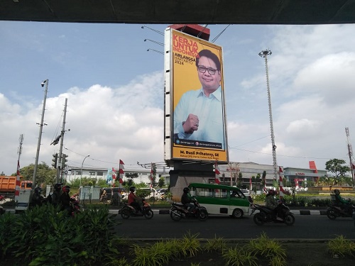 Baliho Raksasa Airlangga Hartarto Muncul di Simpang Yasmin. Ini Penjelasan Ketua DPD Golkar Kota Bogor