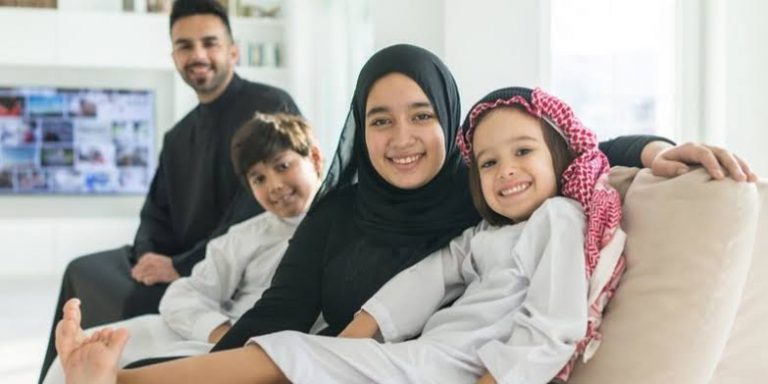 Kupas Tuntas Pilar Keluarga Islami Bersama Hasmi