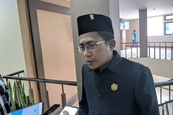 Ketua DPRD Kota Tangerang Batalkan Baju Dinas dari Louis Vuitton