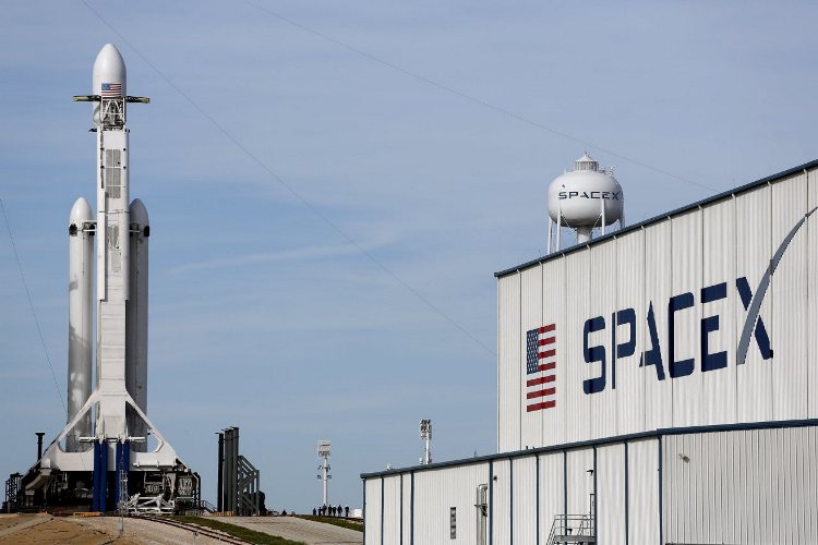 Wujudkan Ambisinya di Bidang Telekomunikasi, SpaceX ‘Caplok’ Starup Satelit