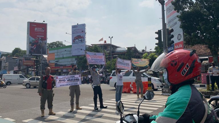 Kolaborasi Dengan Musisi Jalanan, Satpol PP Kota Bogor Ajak Masyarakat untuk Vaksin