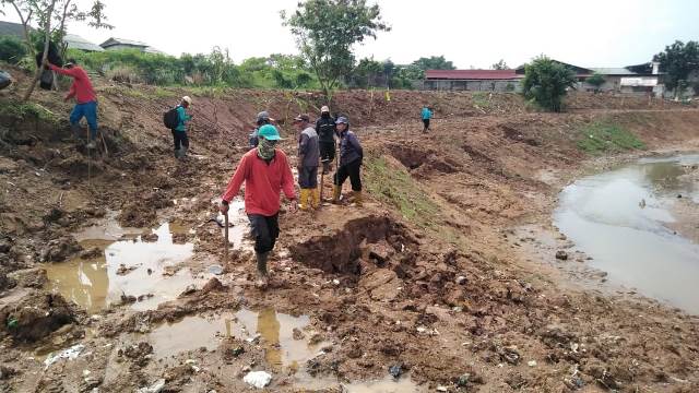 Karawang International Industry City Lakukan Normalisasi dan Penanaman Pohon di Sungai Kalikalapa