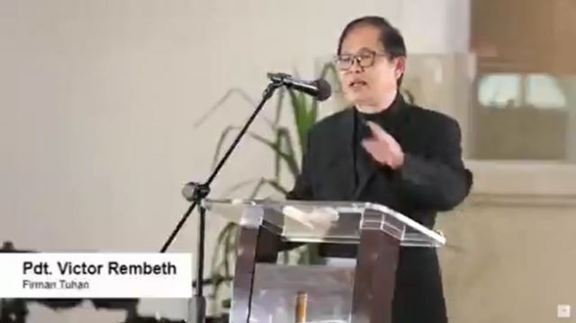 Abe Mukti Terkesan dengan Khotbah Seorang Pendeta di Gereja