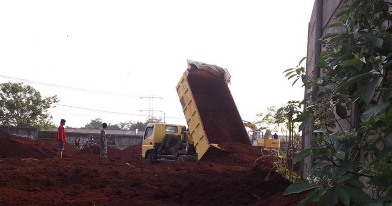 Pengurugan Tanah di Desa Puspasari Diprotes, Camat Janji Turun ke Lokasi